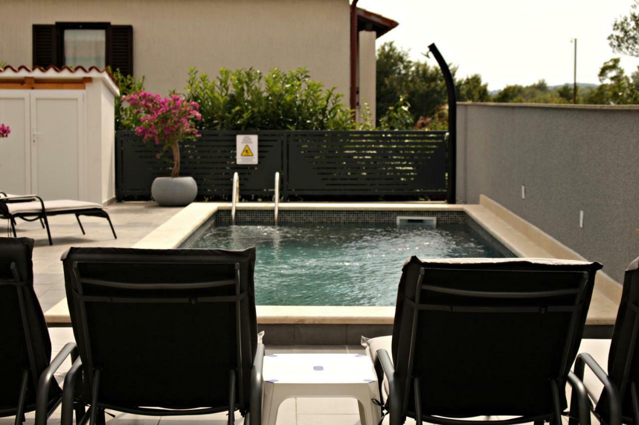 Holiday House Veli Vrh Пула Екстериор снимка